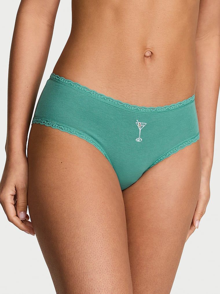 Bavlněné kalhotky s krajkou na okrajích Lace-Waist Cheeky. Produkt je vzorovaný a pochází z kolekce Lace Trim.