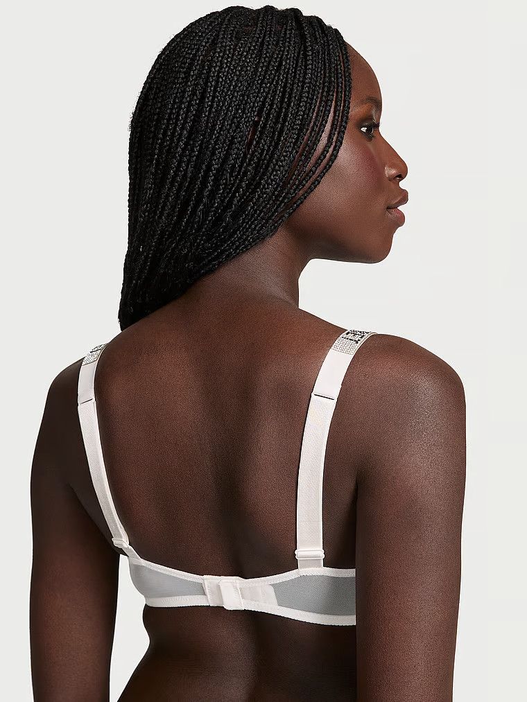 Mírně vyztužená krajková podprsenka s lesklými ramínky Shine Strap Demi. Produkt je bílý a pochází z kolekce Very Sexy.