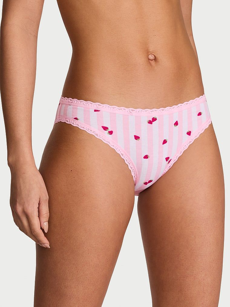 Bavlněné kalhotky s krajkovými bikinami s krajkovým lemováním. Produkt je vzorovaný a pochází z kolekce Lace Trim.