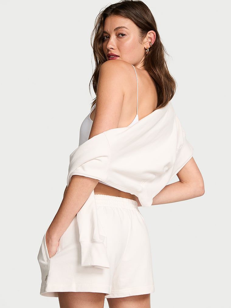 Froté šortky mimo službu. Produkt je bílé barvy a pochází z kolekce Angel Essentials.