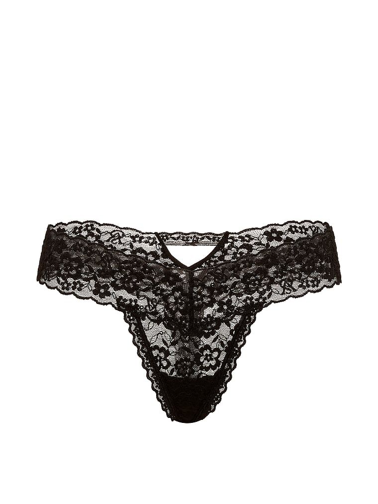 Krajkové tanga Keyhole. Produkt je černý a pochází z kolekce Lacie.