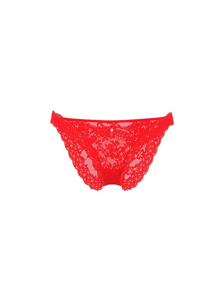 Krajkové bikiny kalhotky. Produkt je červené barvy a pochází z kolekce Body by Victoria.