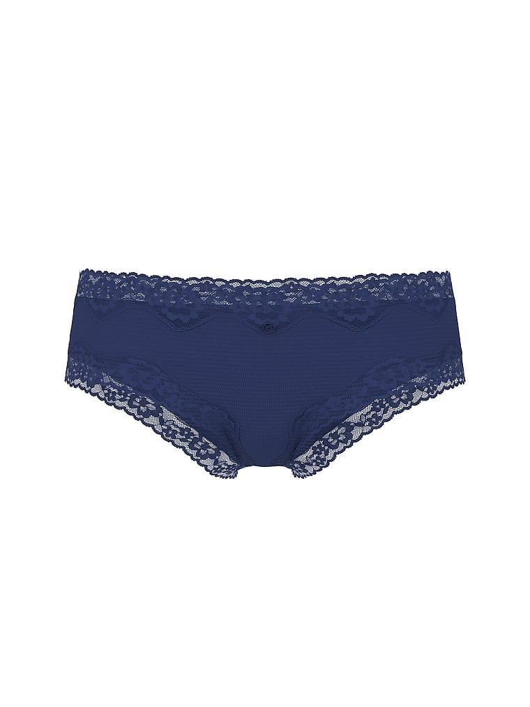 Pruhované bavlněné kalhotky s krajkou na okrajích Cheeky. Výrobek má modrou barvu a pochází z kolekce Lace Trim.