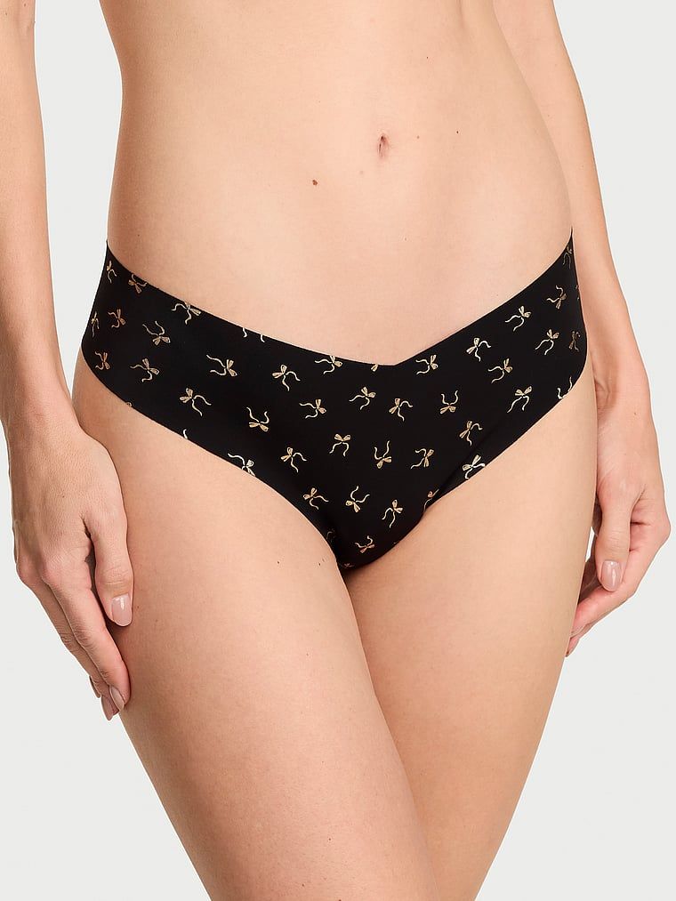 Tanga bez švů. Produkt je vzorovaný a pochází z kolekce No-Show.