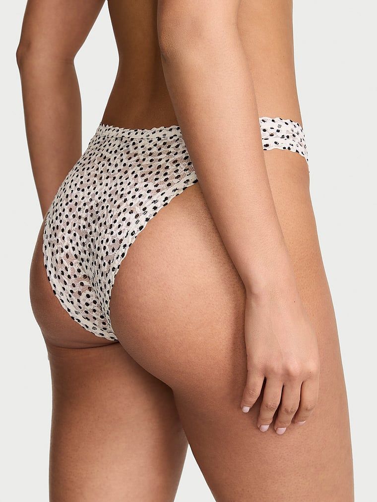 Krajkové kalhotky z krajky z 90. let. Produkt je vzorovaný a pochází z kolekce Lacie.