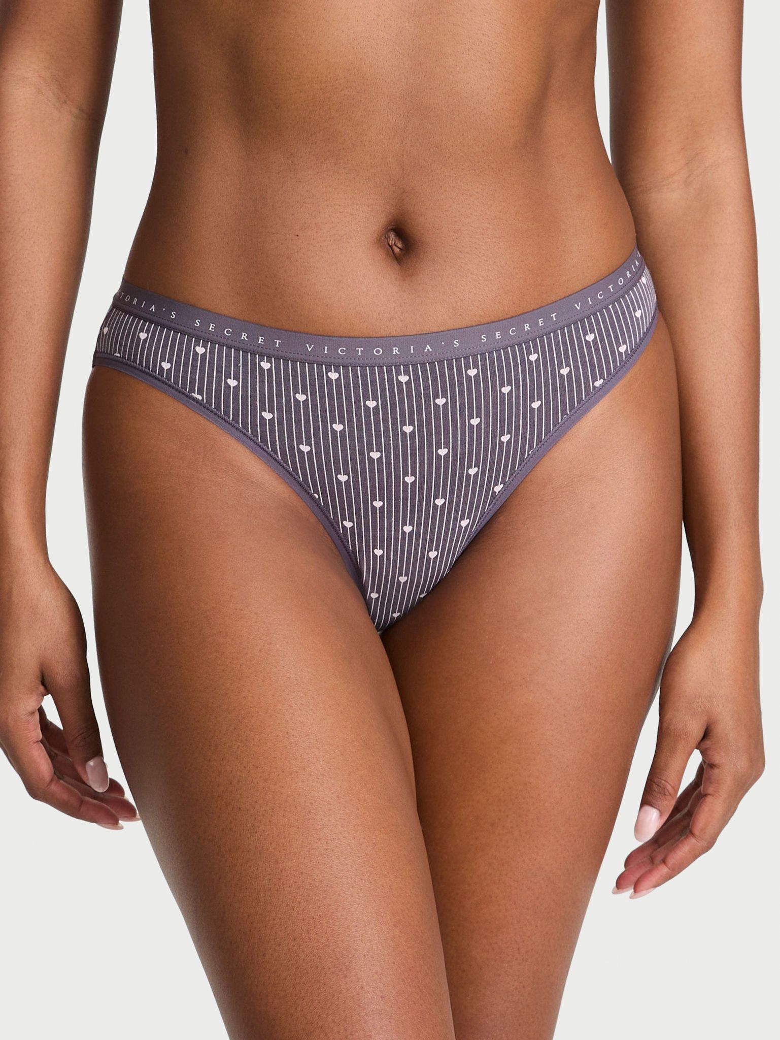 Bavlněné bikiny kalhotky. Produkt je vzorovaný a pochází z kolekce Victoria's Secret.