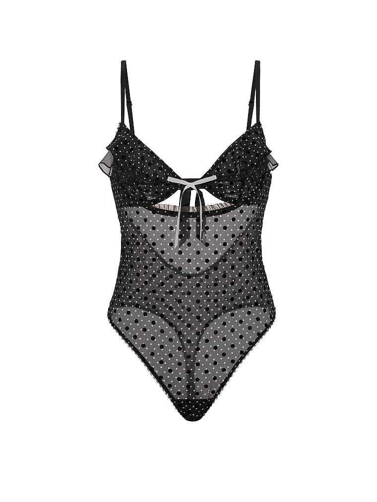 Tese Dot Ruffle puntíkovaný overal. Produkt má vzorovanou barvu a pochází z kolekce Victoria's Secret.