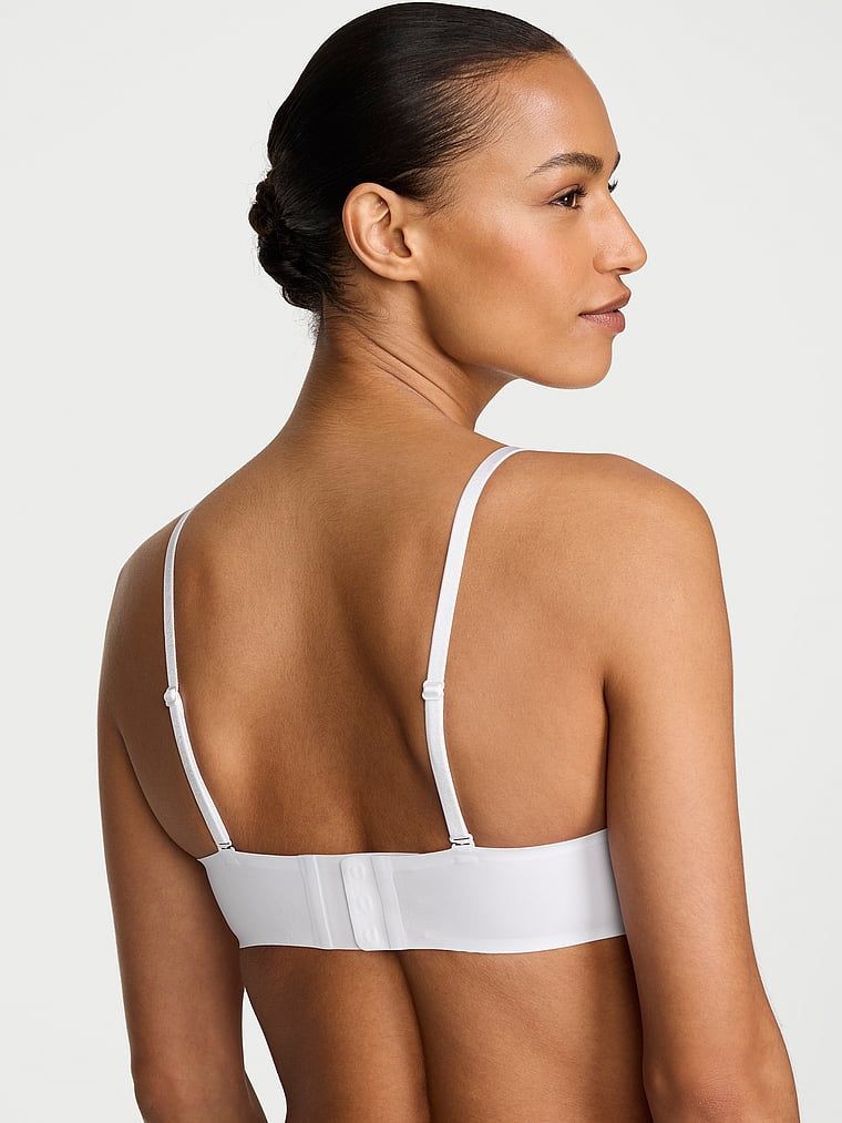 Push-up podprsenka bez ramínek. Produkt je bílé barvy a pochází z kolekce Invisible by Victoria's Secret.