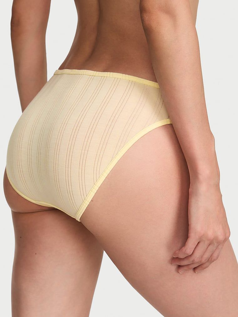 Kalhotky z modálu Ultra-Fine Bikini. Produkt je žluté barvy a pochází z kolekce Victoria's Secret.