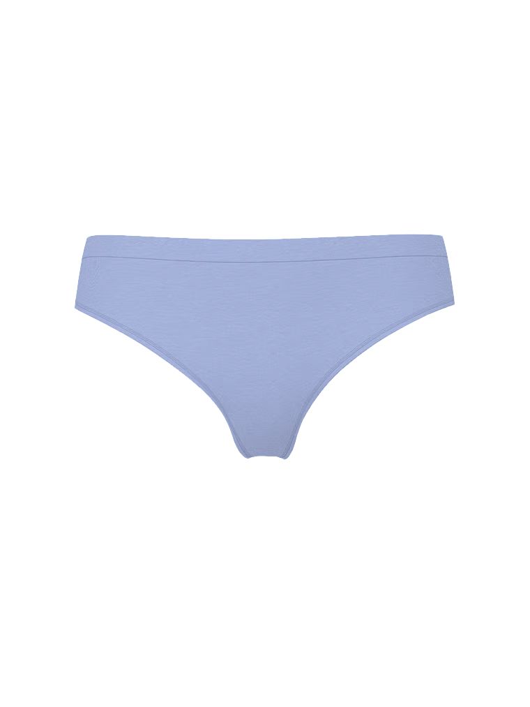 Tanga bez švu na průsvitném žebru. Produkt je fialové barvy a pochází z kolekce Seamless.