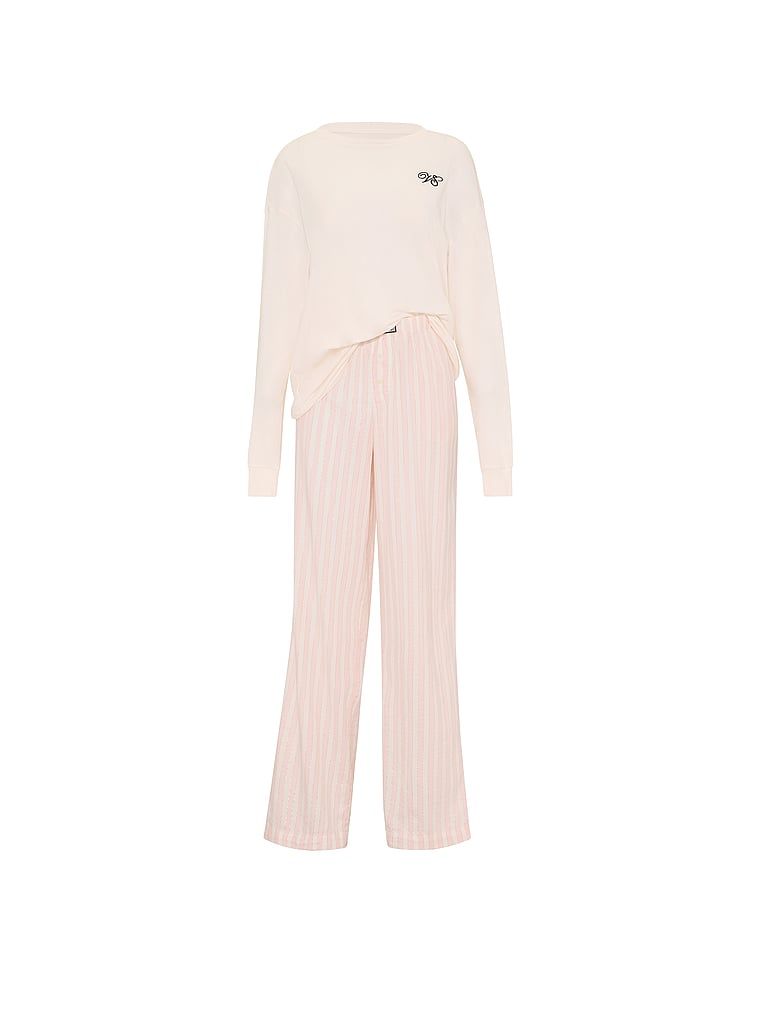 Dlouhé flanelové pyžama Tee-Jama. Produkt je bílé barvy a pochází z kolekce Victoria's Secret.