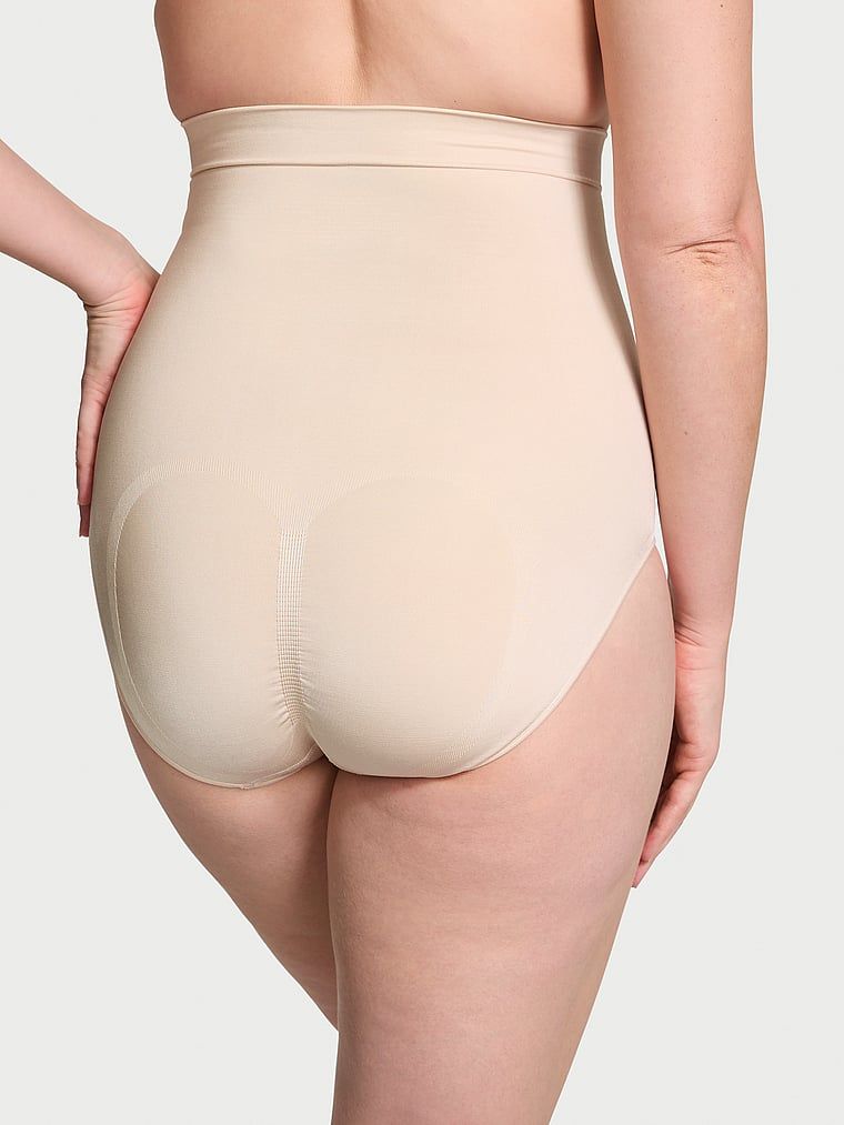 Tvarující kalhotky s vysokým pasem Shapewear od Victoria. Produkt je béžový a pochází z kolekce Victoria's Secret.