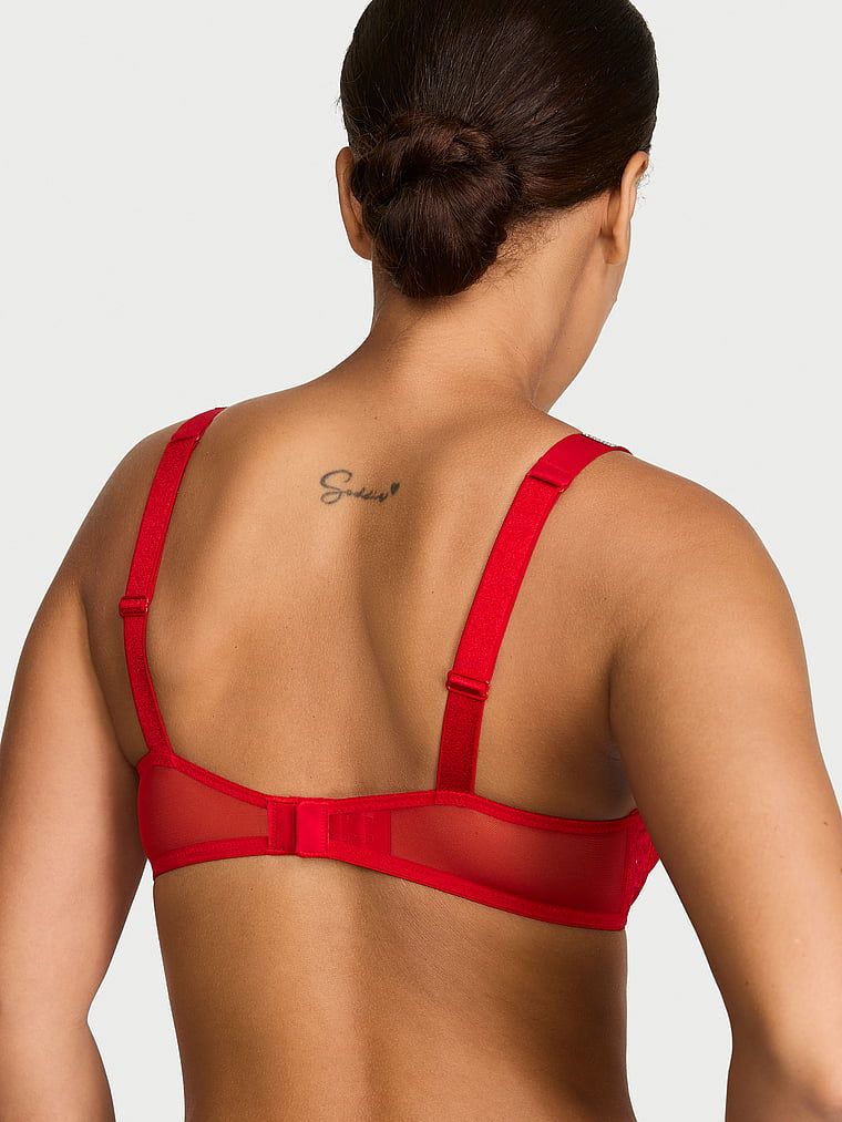 Mírně vycpávaná krajková podprsenka s lesklými ramínky Shine Strap Demi. Produkt je červené barvy a pochází z kolekce Very Sexy.