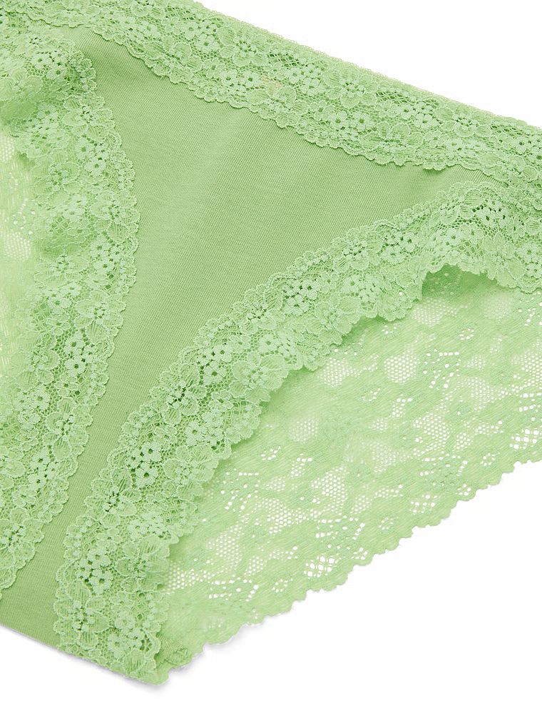 Bavlněné kalhotky s krajkou vzadu na bikinách. Produkt je zelené barvy a pochází z kolekce Lace Trim.