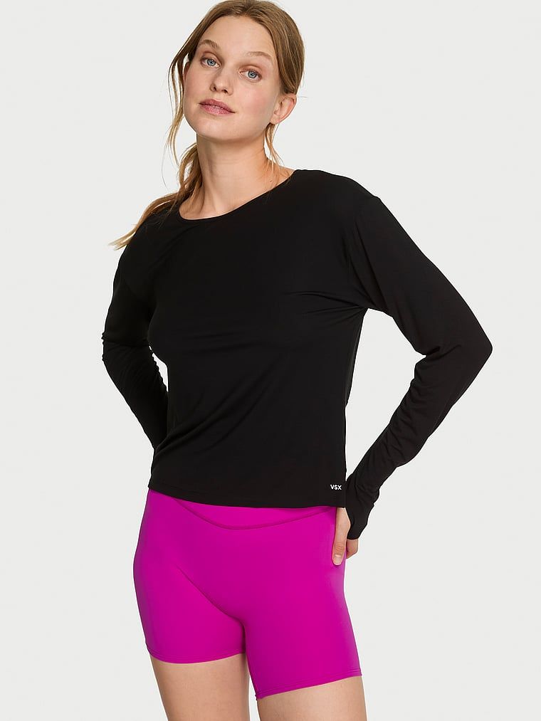 VSX blůza s řasením a střihem. Produkt je černý a pochází z kolekce VSX.