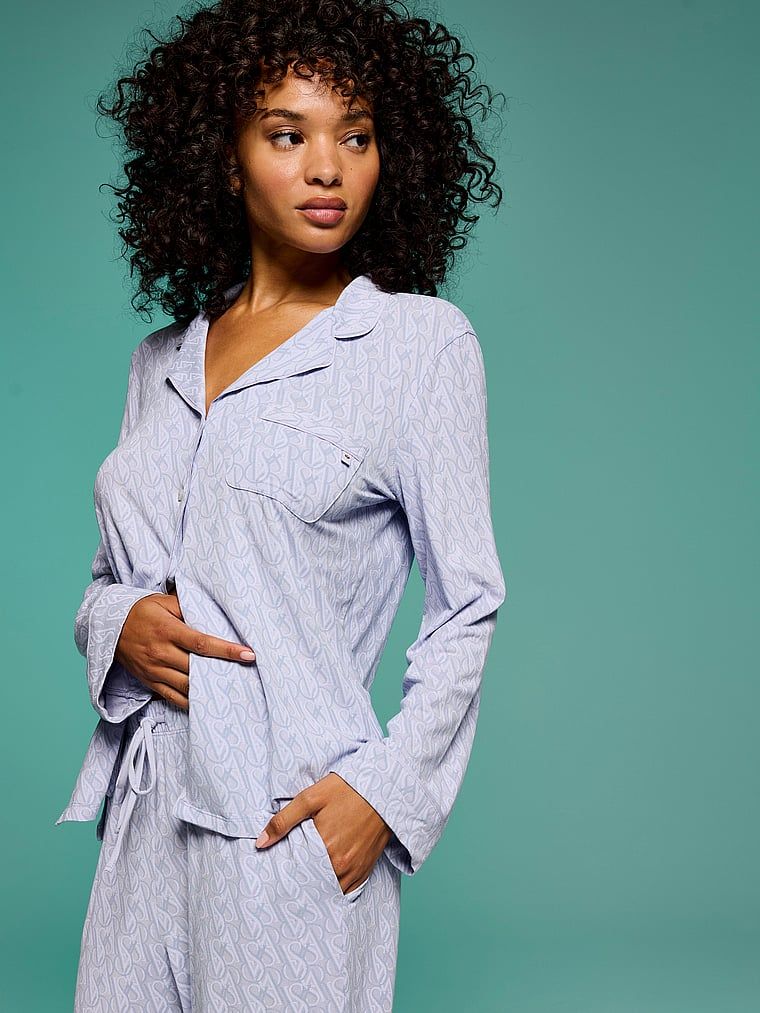 Pyžamo vyrobené ze SoSoft modalu. Produkt je vzorovaný a pochází z kolekce Victoria's Secret.
