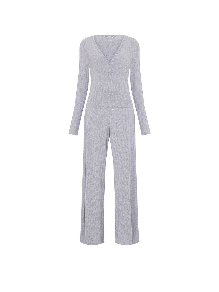 Pyžamo vyrobené ze SoSoft modalu. Produkt je šedé barvy a pochází z kolekce Victoria's Secret.