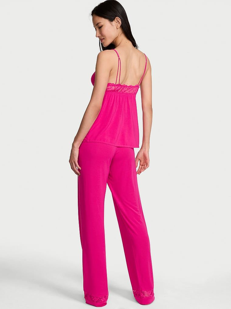 Modální pyžamo – ramínková halenka a dlouhé kalhoty SoSoft. Produkt je růžové barvy a pochází z kolekce Victoria's Secret.