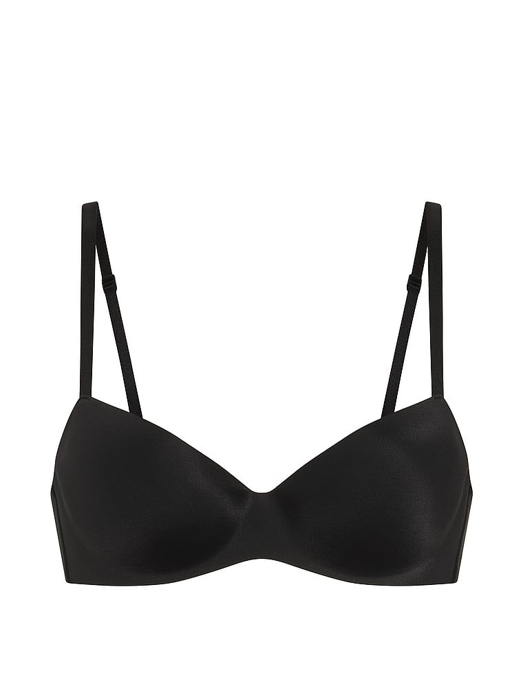 Podprsenka je mírně vycpaná balconetou FlexFactor. Produkt je černý a pochází z kolekce Body by Victoria.