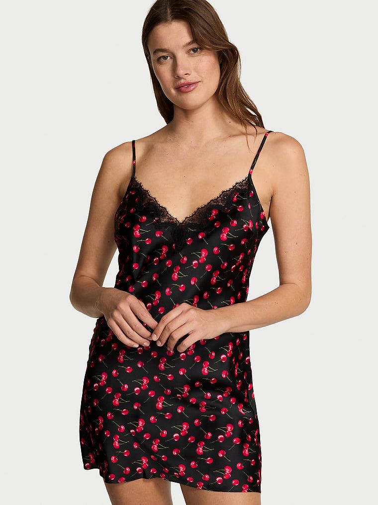 Satenová a saténová noční košile Rose Slip. Produkt je vzorovaný a pochází z kolekce Very Sexy.