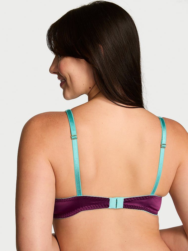 Nevystelovaná podprsenka bez kostic, saténová Tease. Produkt je fialové barvy a pochází z kolekce Victoria's Secret.