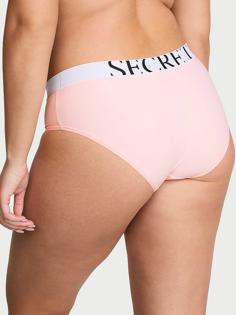Kalhotky s logem Cool Hiphugger. Produkt je růžové barvy a pochází z kolekce Victoria's Secret.
