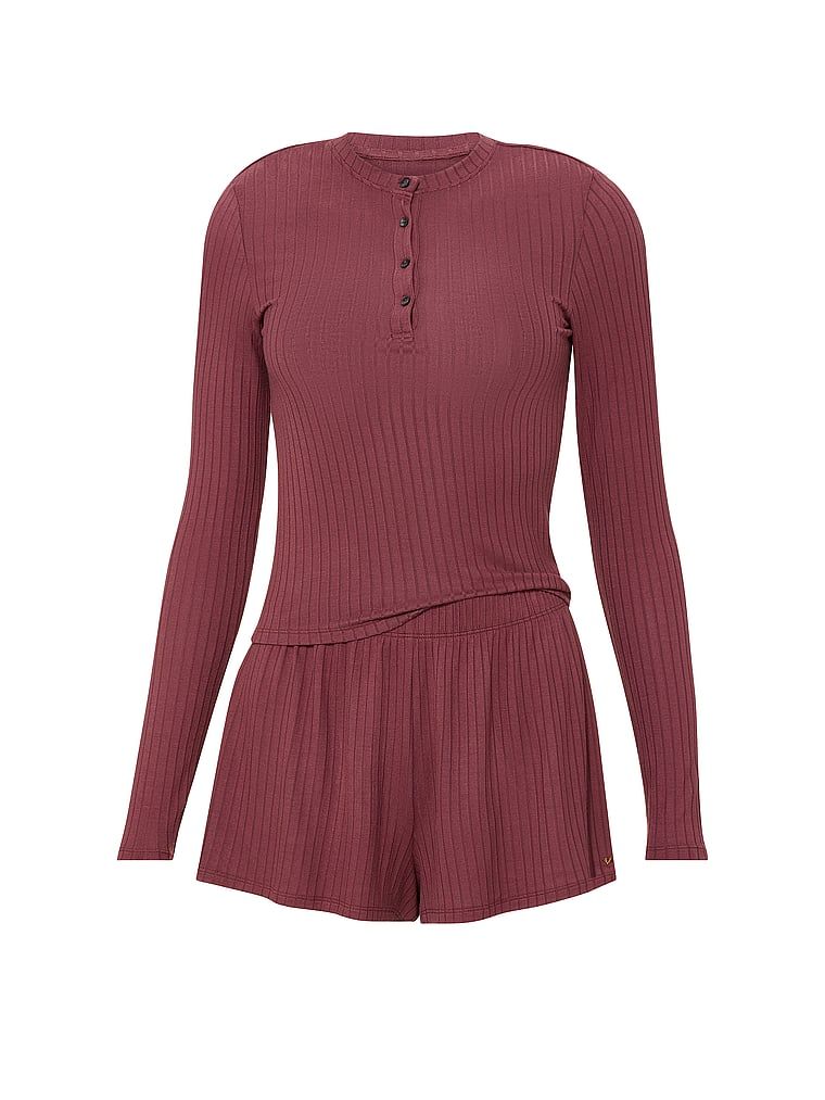 Modální sada – lounge halenka a kraťasy. Produkt je růžové barvy a pochází z kolekce Victoria's Secret.