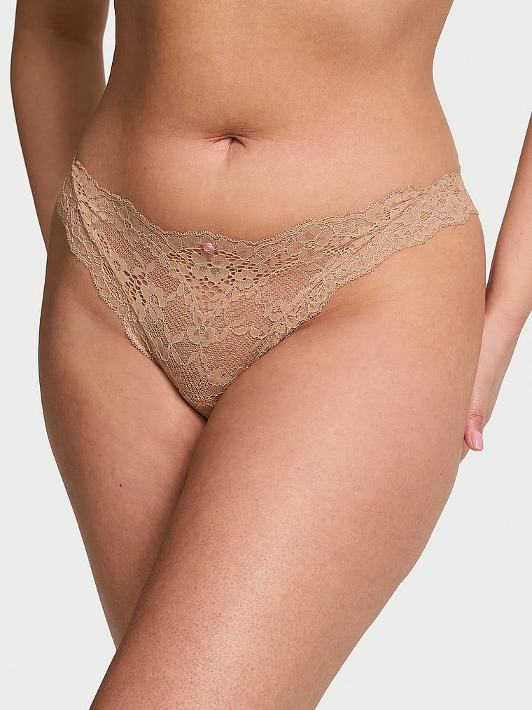 Krajkové kalhotky Krajkové bikiny. Produkt je béžový a pochází z kolekce Dream Angels.