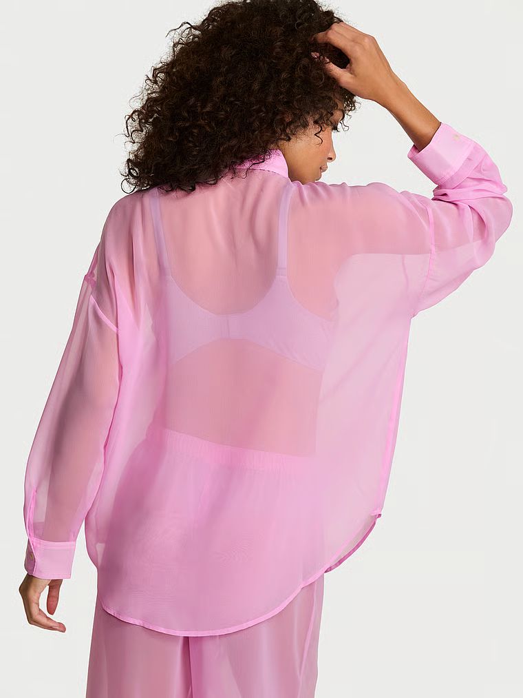 Šifonová košile na spaní. Produkt je růžové barvy a pochází z kolekce Victoria's Secret.