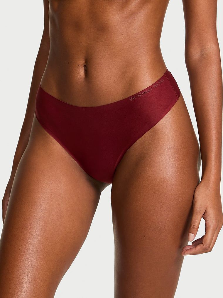 Flexibilní tanga z mikrovlákna. Produkt je červené barvy a pochází z kolekce Body by Victoria.