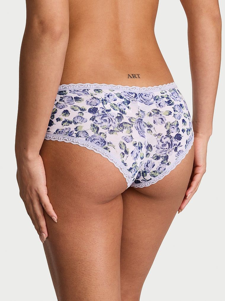Bavlněné kalhotky s krajkou na okrajích Lace-Waist Cheeky. Produkt má květinový vzor a pochází z kolekce Lace Trim.
