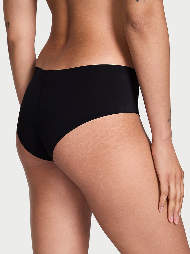 Bezešvé kalhotky No-Show Cheeky. Produkt je černý a pochází z kolekce No-Show.