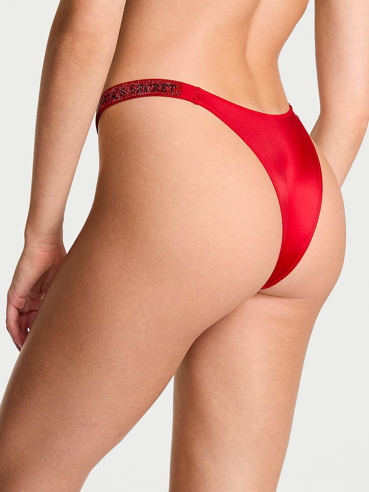 Brazilské kalhotky s lesklými ramínky Shine Strap Brazilian. Produkt je červený a pochází z kolekce Very Sexy.