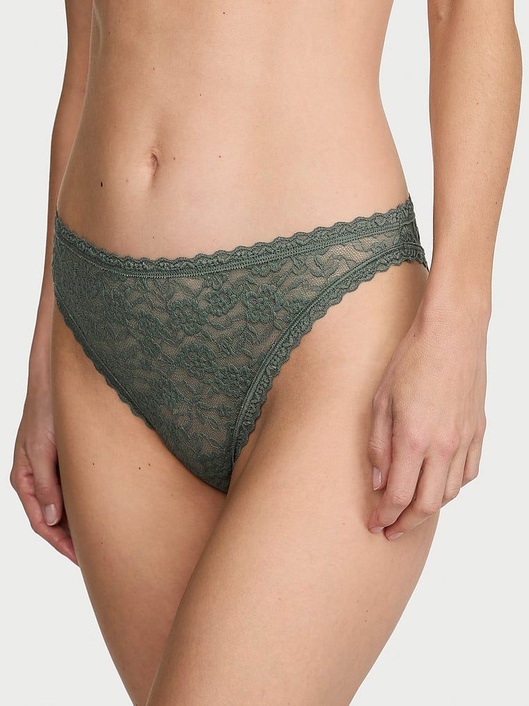 Krajkové kalhotky z krajky z 90. let. Produkt je zelené barvy a pochází z kolekce Lacie.