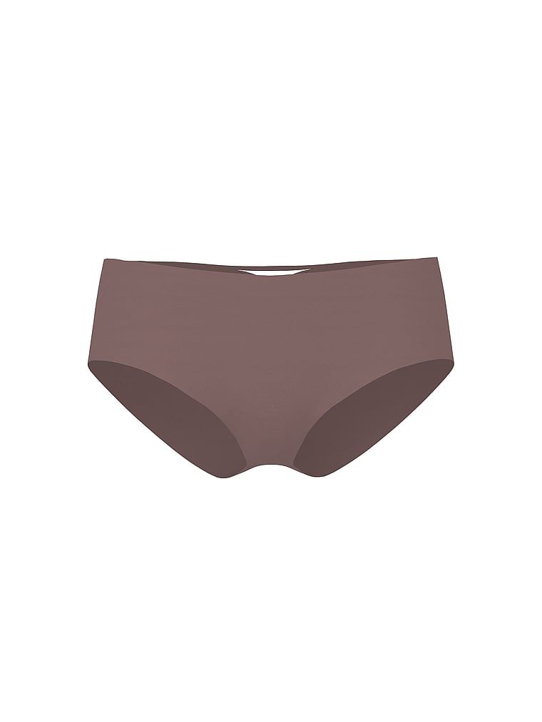 Bezešvé kalhotky s ramínky na zadní straně No-Show Strappy Cheeky. Produkt má šedou barvu a pochází z kolekce No-Show.