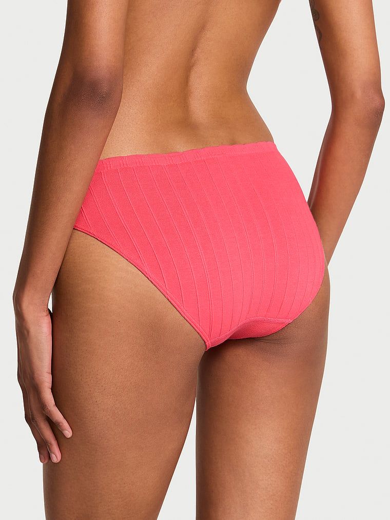 Bezešvové žebrové bikiny a bavlněné kalhotky. Produkt je růžové barvy a pochází z kolekce Seamless.