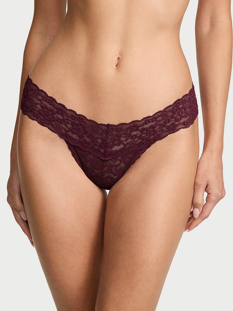 Krajkové krajkové tanga. Produkt je růžové barvy a pochází z kolekce Lacie.
