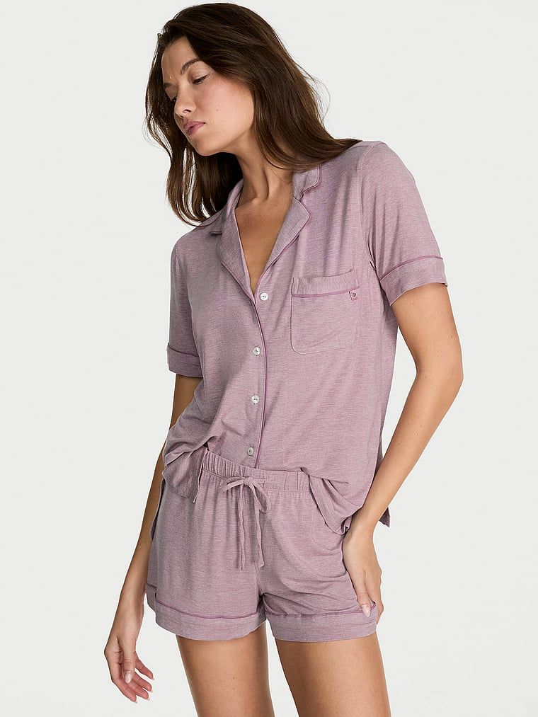 Modální pyžamo se SoSoft kraťasy. Produkt je fialové barvy a pochází z kolekce Victoria's Secret.