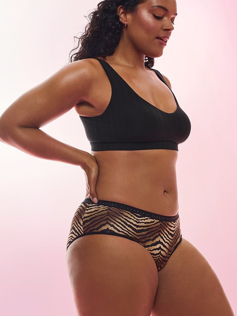 Bavlněné kalhotky hiphugger. Produkt má vzorovanou barvu a pochází z kolekce Victoria's Secret.