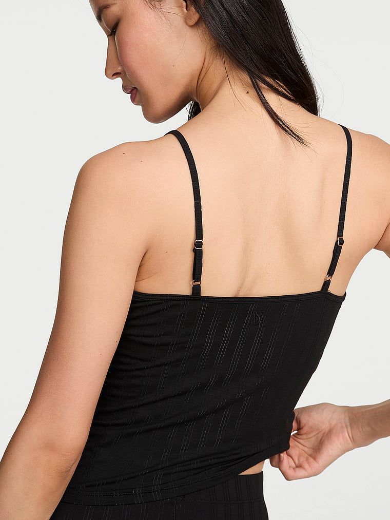 Vršek je vyroben ze SoSoft Ultra-Fine modalu na spaní. Produkt je černý a pochází z kolekce Victoria's Secret.