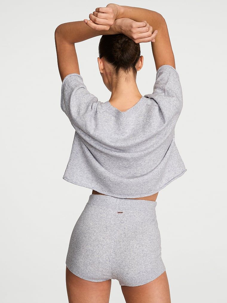 Pletená spací sada – Luxe Knit top a kraťasy. Produkt je šedé barvy a pochází z kolekce Victoria's Secret.