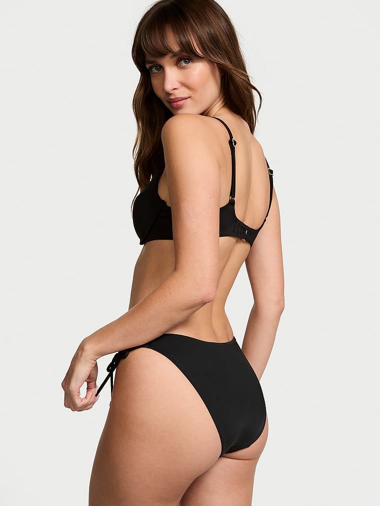 Horní díl plavek s push-up kalhotkami Essential Twist. Produkt je černý a pochází z kolekce Victoria's Secret Swim.