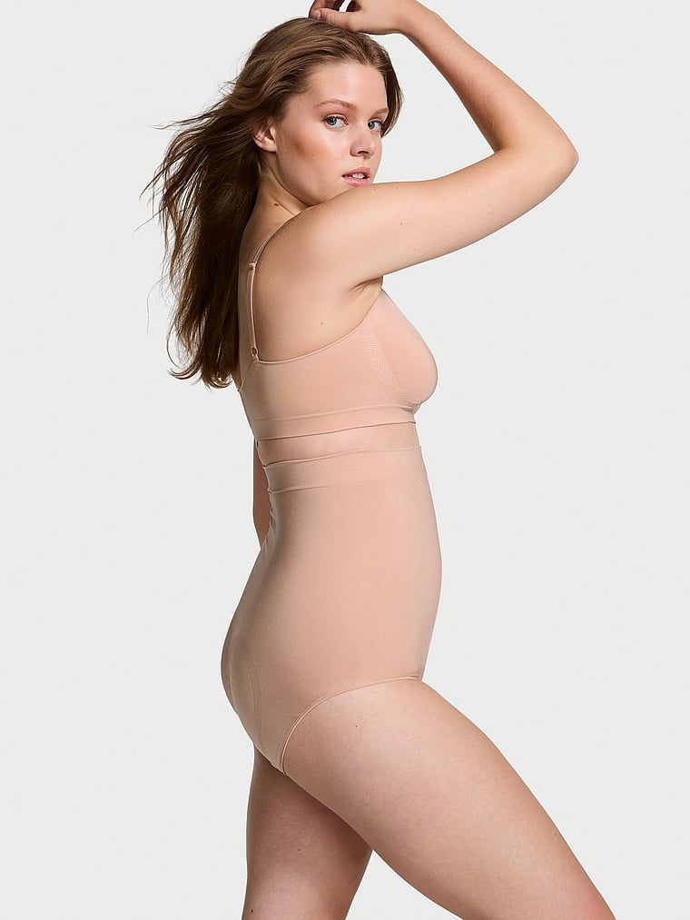 Tvarovací prádlo od Victoria tvarující bralette. Produkt je béžový a pochází z kolekce Victoria's Secret.
