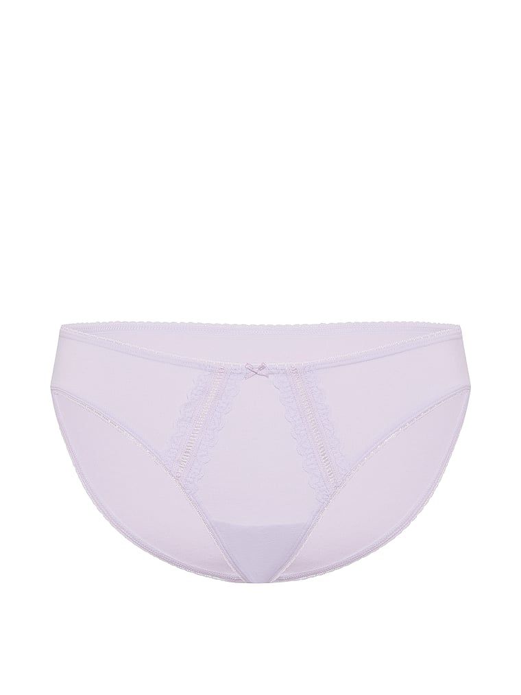 Bavlněné kalhotky s krajkou bikin. Produkt je fialové barvy a pochází z kolekce Victoria's Secret.