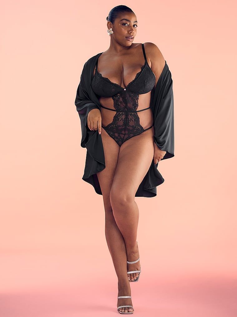 Krajkové body s ramínky Dare to Dream. Produkt je černý a pochází z kolekce Dream Angels.