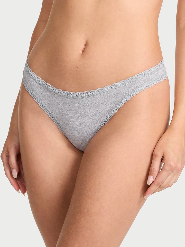 Bavlněná tanga s krajkou na krajkách v pase. Produkt je šedý a pochází z kolekce Lacie.