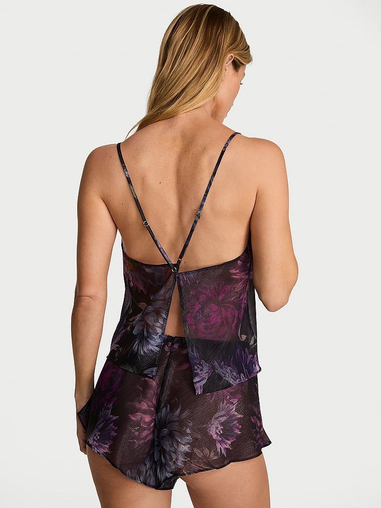 Sada z šifonu – top a kraťasy Midnight Dahlias. Produkt je květinové barvy a pochází z kolekce Victoria's Secret.
