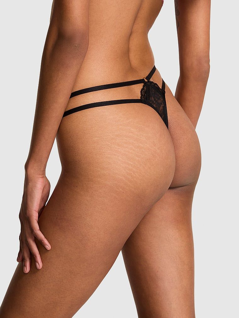 Tanga popruhy hardware. Produkt je černý a pochází z kolekce Very Sexy.