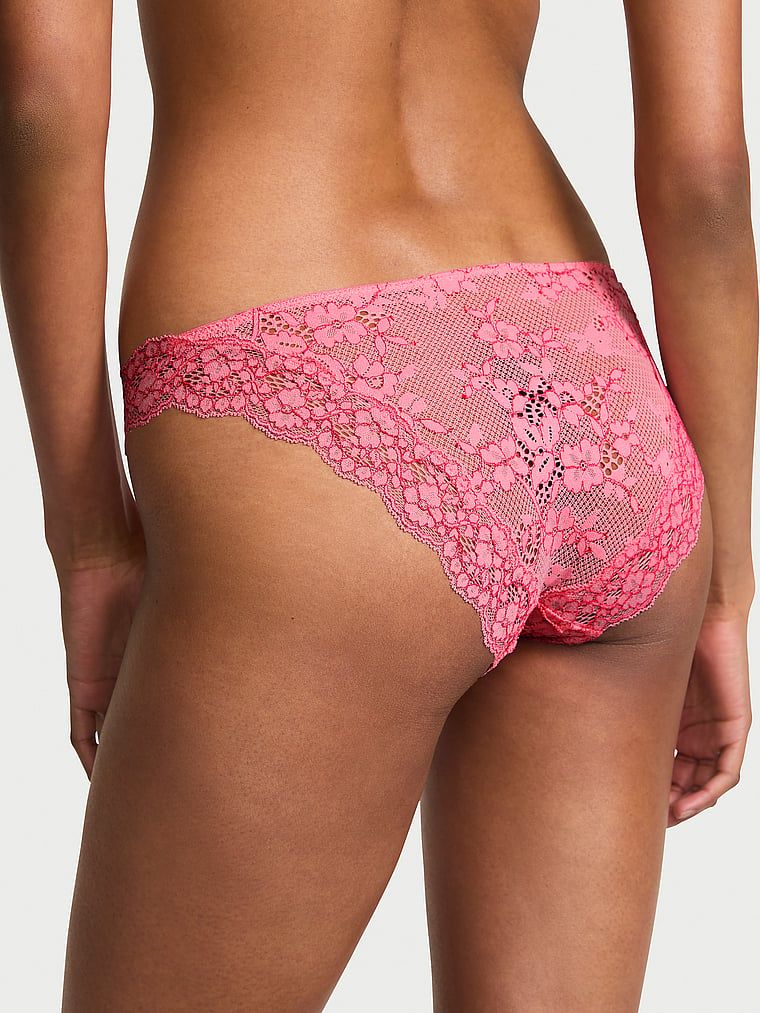 Krajkové bikini kalhotky. Produkt má vícebarevnou barvu a pochází z kolekce Dream Angels.