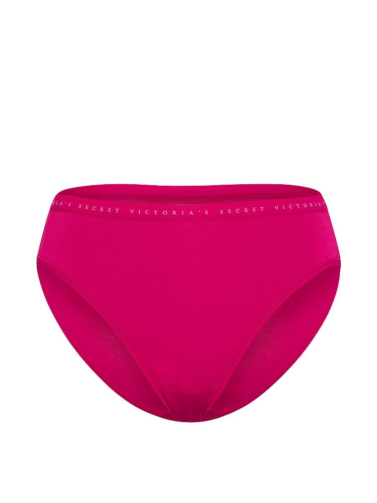 Bavlněné slipy s vysoko střiženými nohavičkami. Produkt je růžové barvy a pochází z kolekce Victoria's Secret.